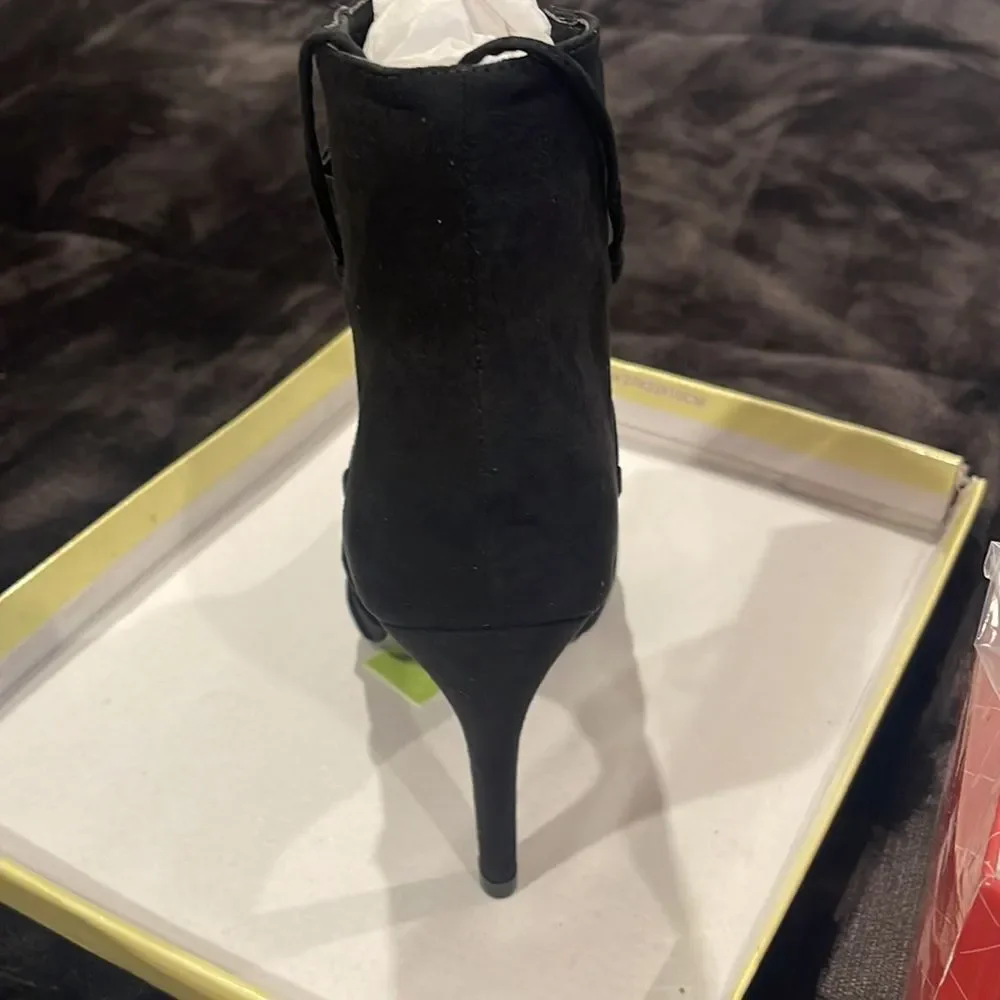 Glaze size 7 black suede heel open toe